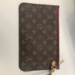 💫SOLD💫 Louis Vuitton pochette from neverfull